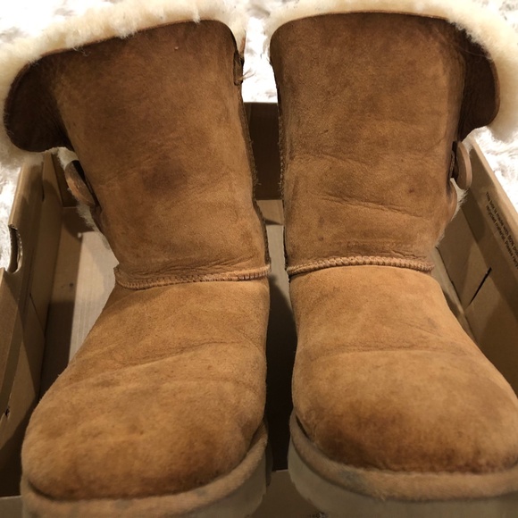 Bailey UGGS size 7 - Picture 4 of 5